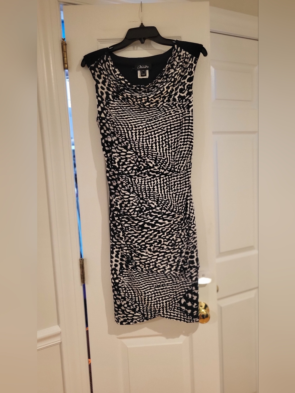 Nueva Black and White Graphic Print Sleeveless Midi Dress